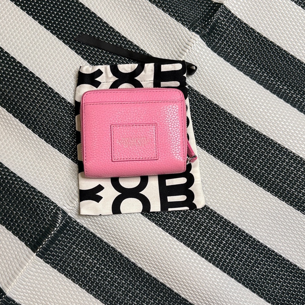 Marc Jacobs Compact Wallet - Picture 2 of 7